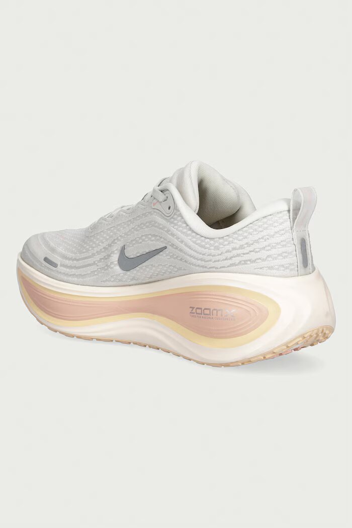 Nike обувки за бягане дамски Vomero Plus бежови HV8154.012
