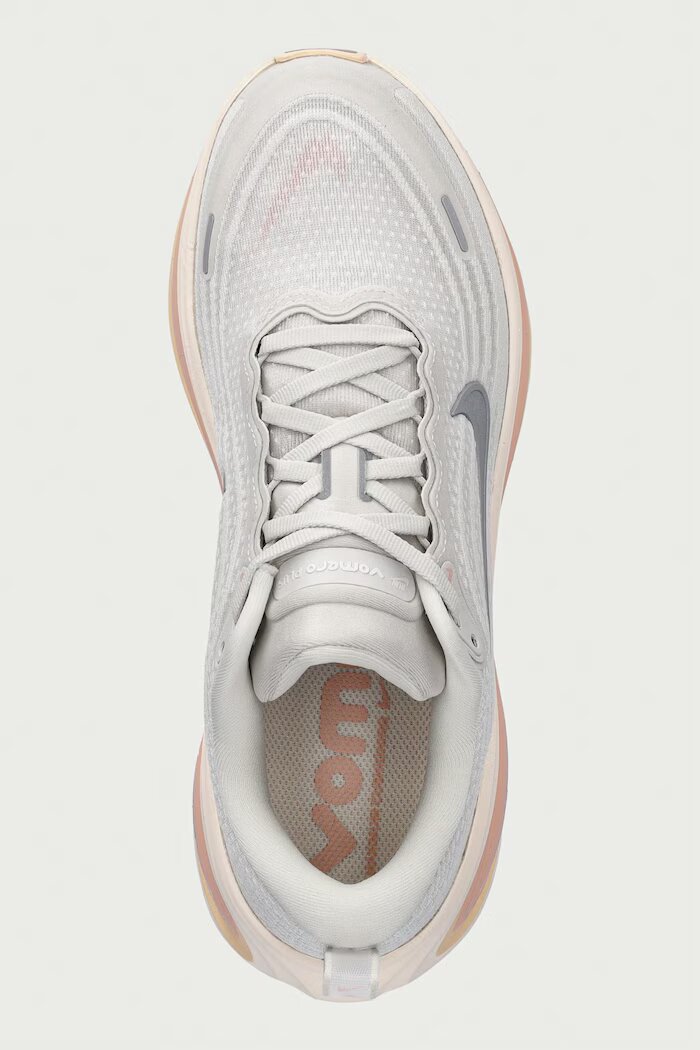 Nike обувки за бягане дамски Vomero Plus бежови HV8154.012