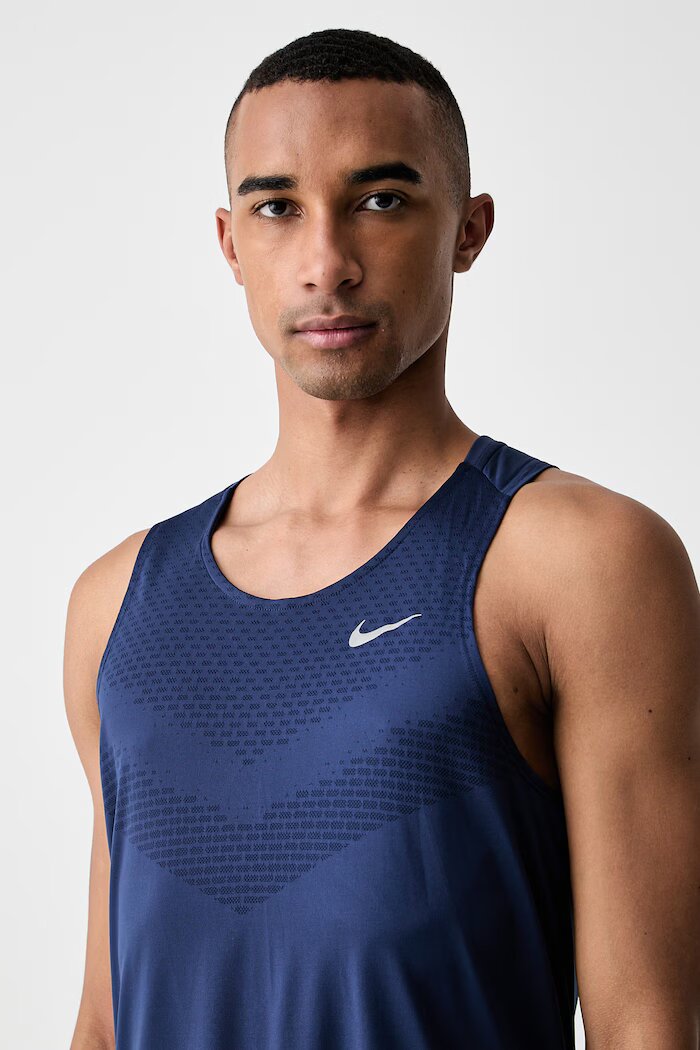 Nike спортен топ Stride тъмносин HV5210.410