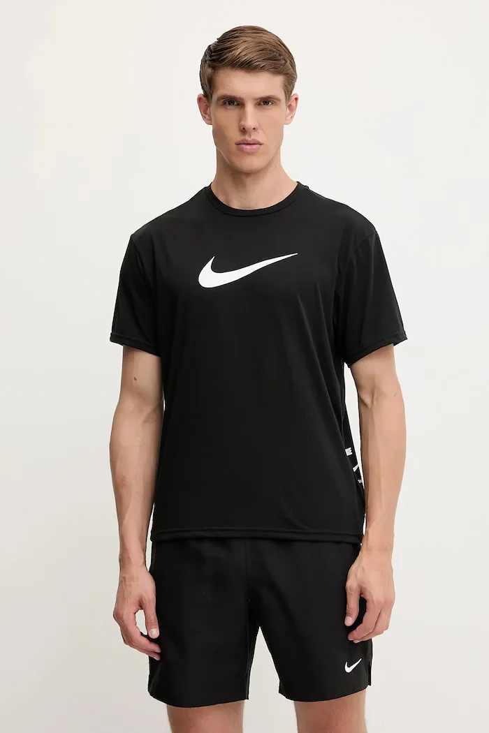 Nike Тениска за трениране в черно NESSF523
