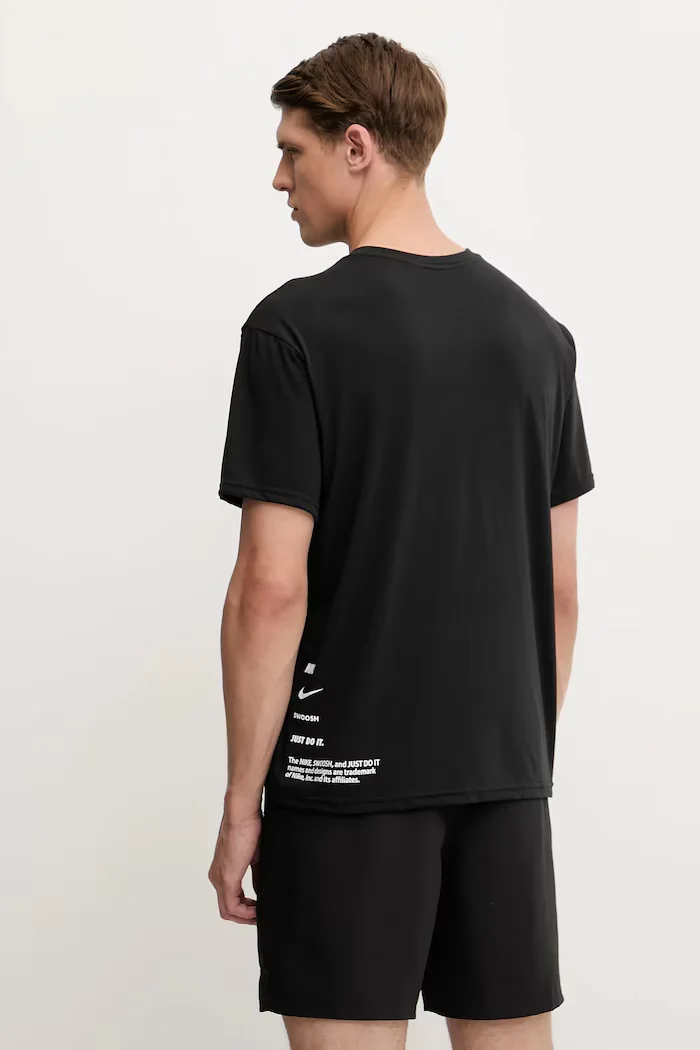 Nike Тениска за трениране в черно NESSF523