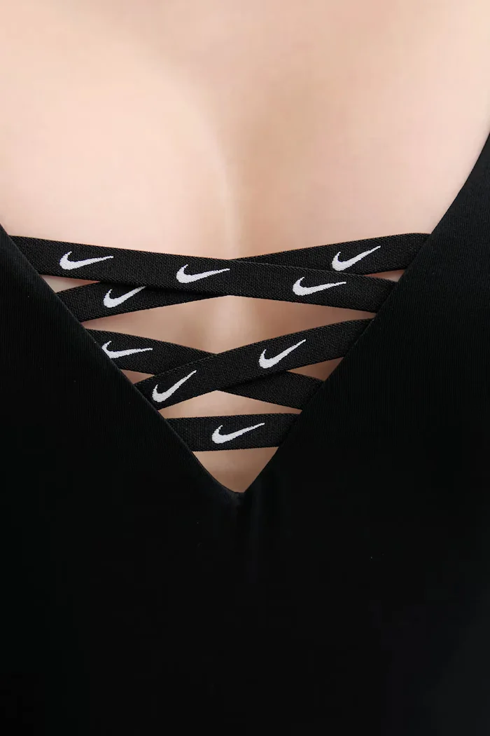 Nike Цял бански в черно с леко подплатени чашки NESSF227