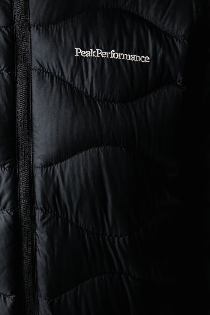 Peak Performance пухено яке дамско Helium Down черно G79850.