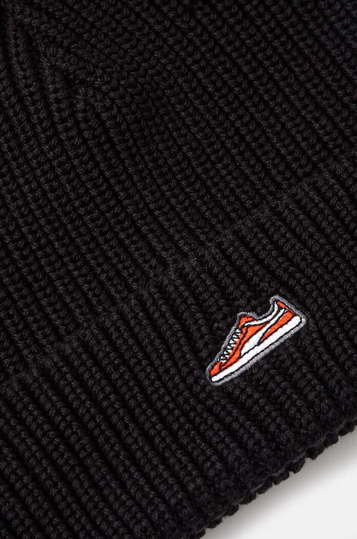 Puma Памучна шапка Classics Graphic Short Beanie в черно от памук 025680