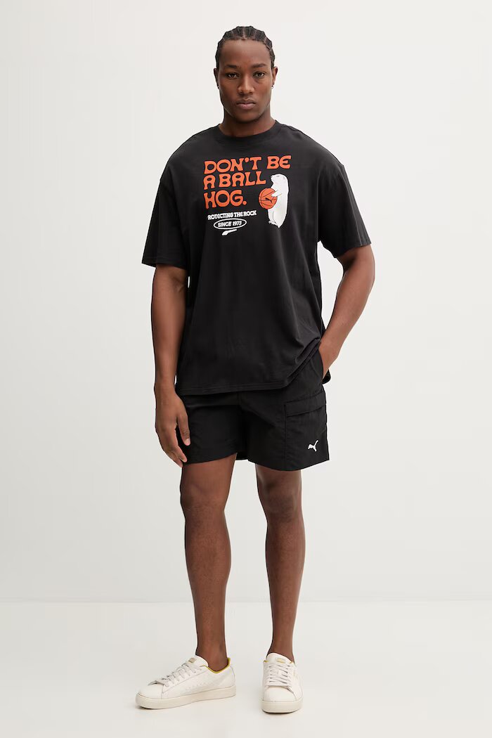 Puma Памучна тениска Junior Varsity Tee в черно с принт 692306