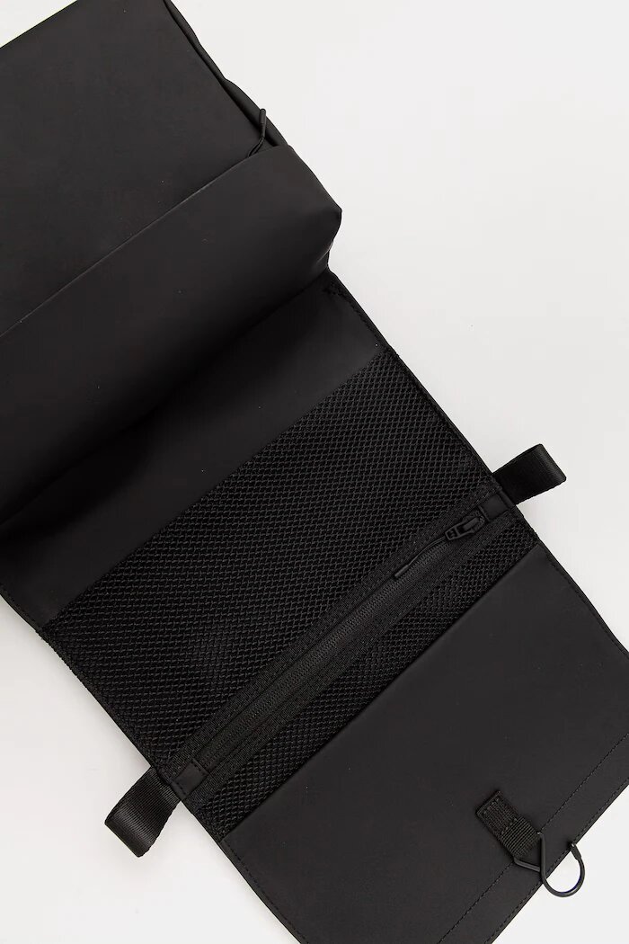 Rains Козметична чанта 16480 OTG Wash Bag W3 в черно 16480