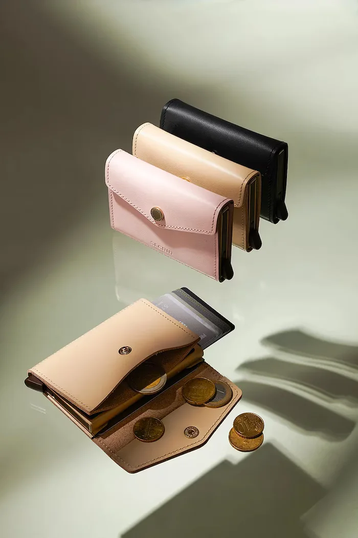 Secrid портфейл от кожа PEBBLE черен