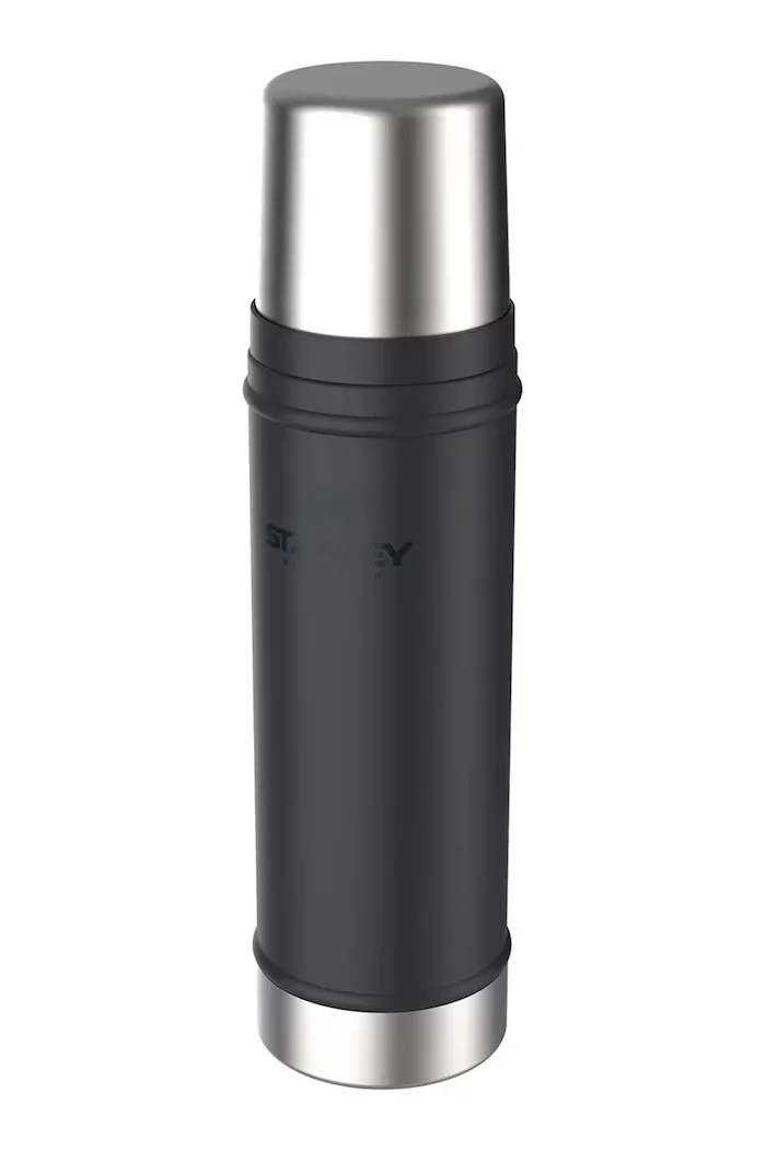 Stanley Термобутилка The Legendary Classic Bottle 06 l в черно