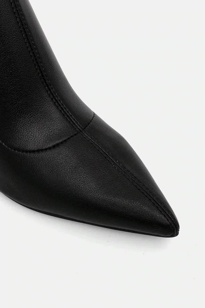 Steve Madden Ботуши Leisured в черно с тънък ток 11003500