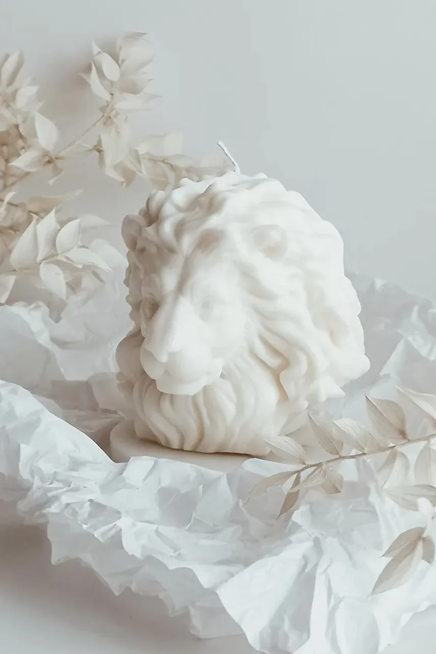 Temida Декоративна свещ Lion 515 g