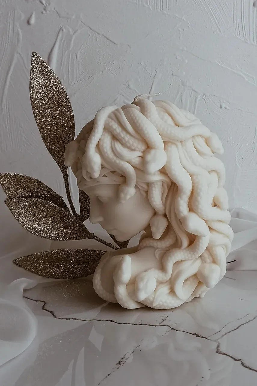 Temida Декоративна свещ Medusa 600 g