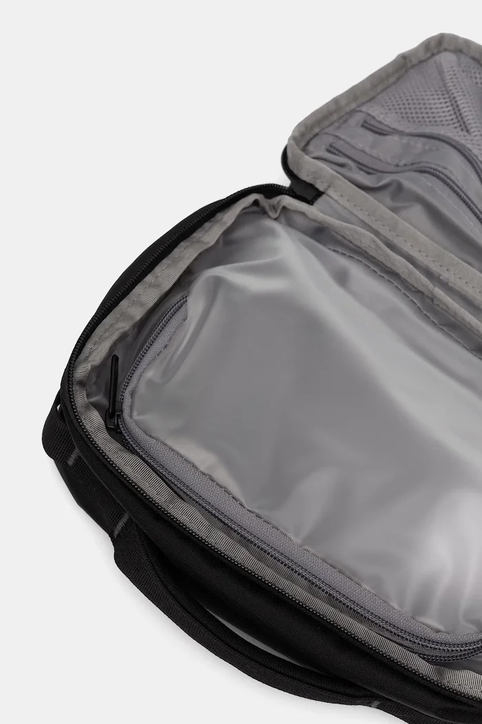The North Face Козметична чанта Base Camp Voyager в черно NF0A81BLKT01