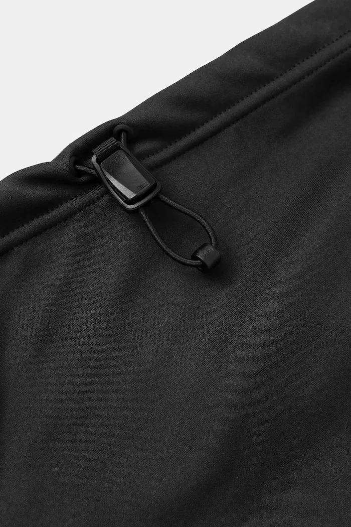 The North Face Кръгъл шал Windwall в черно с изчистен дизайн NF0A8CHSJK31