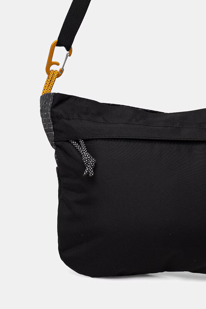 The North Face малка дамска чанта CLYFFE черна NF0A8GJGWUO1
