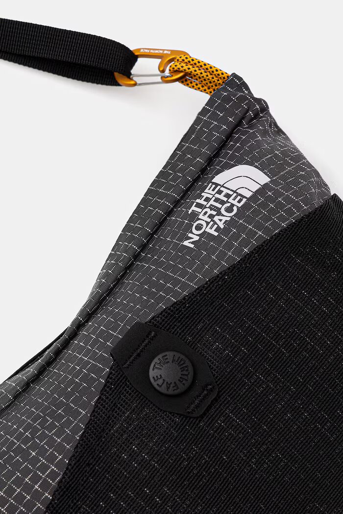 The North Face малка дамска чанта CLYFFE черна NF0A8GJGWUO1