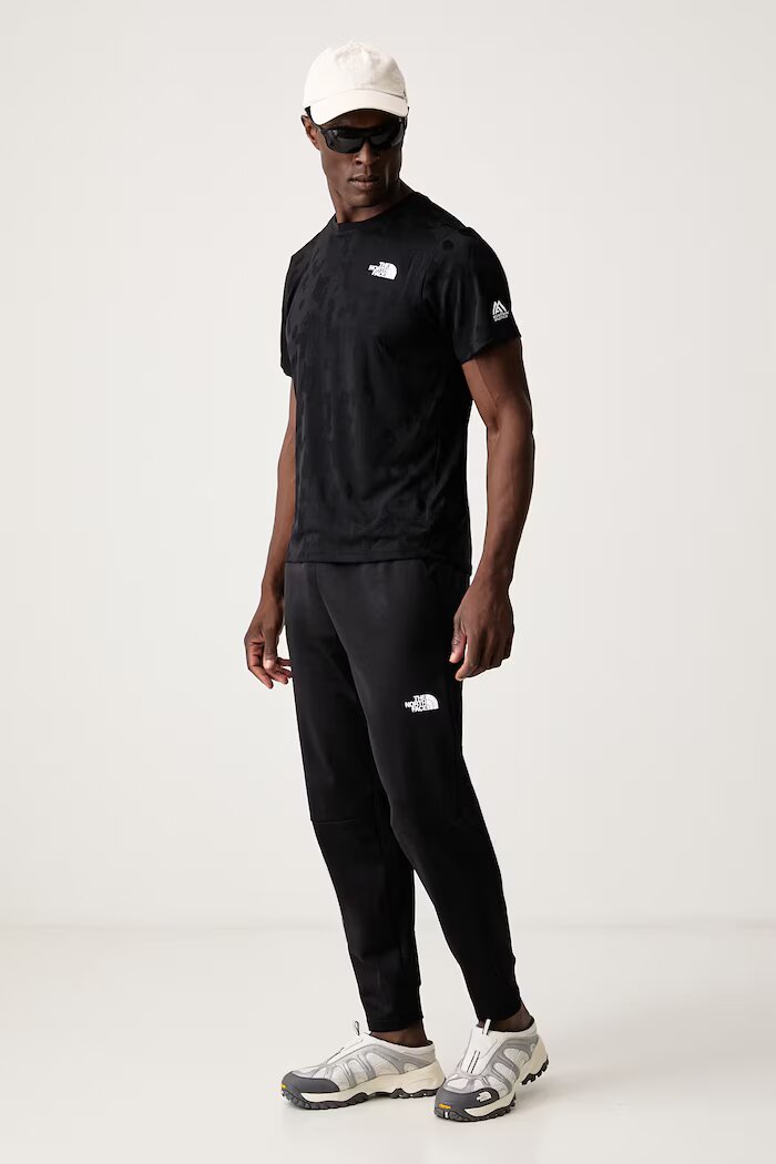 The North Face панталон за трениране мъжки MOUNTAIN ATHLETICS черен NF0A8J8DJK31