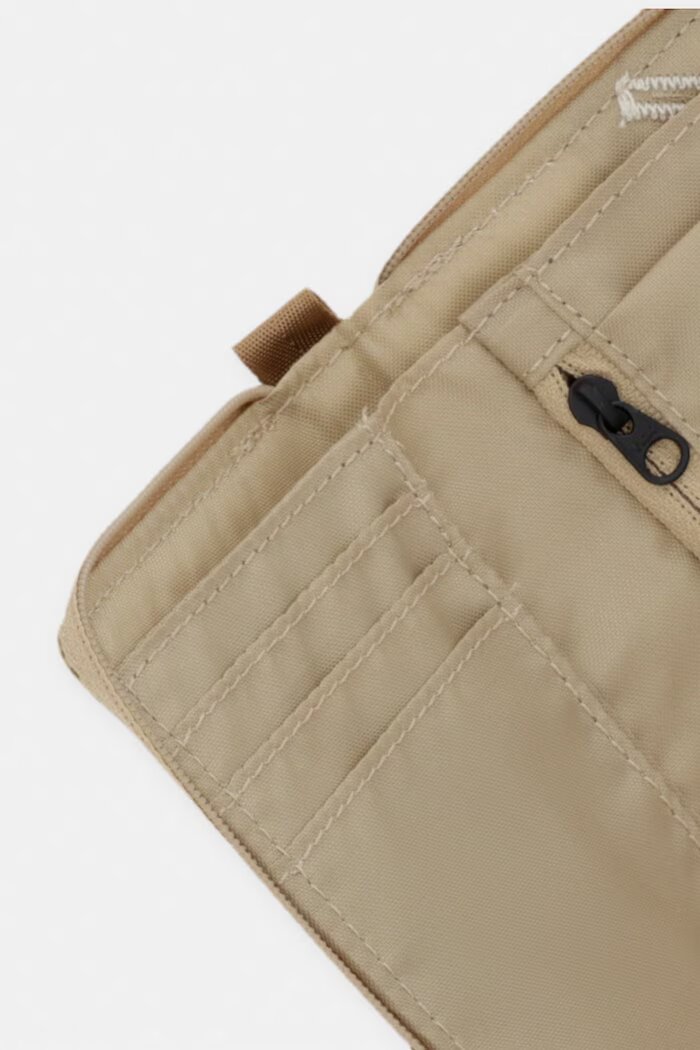 The North Face портфейл Base Camp Voyager бежов NF0A81BKN2V1