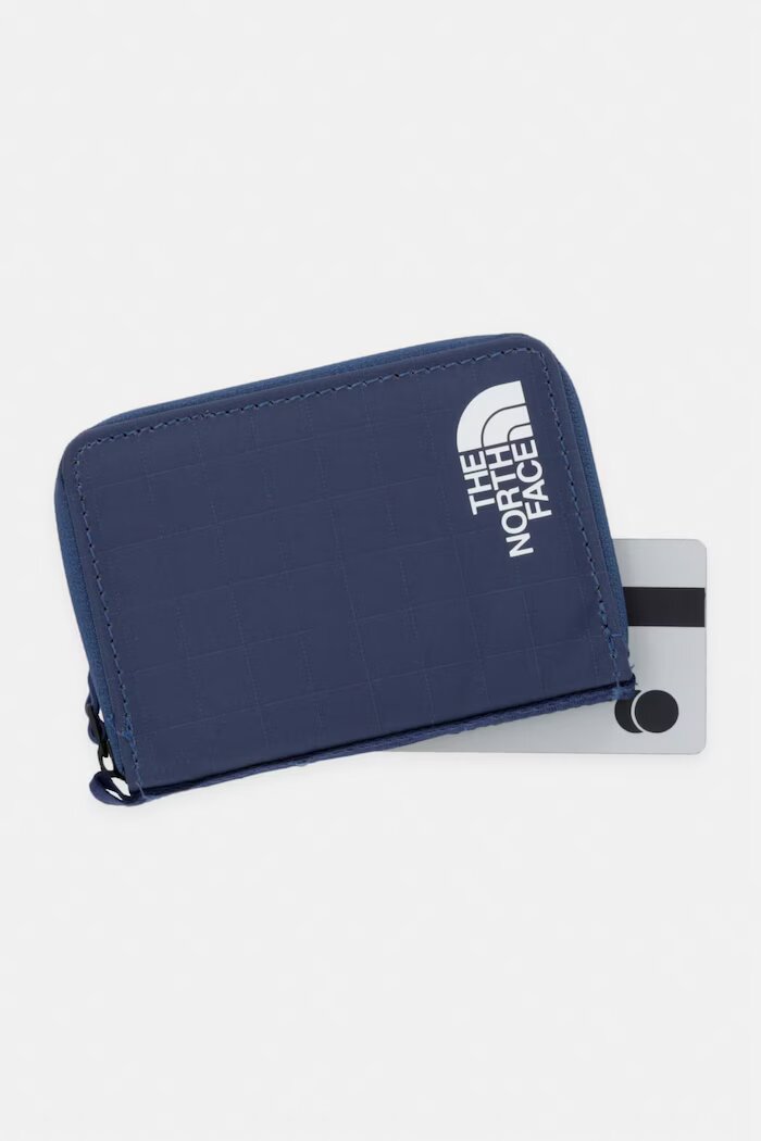 The North Face портфейл Base Camp Voyager тъмносин NF0A81BK9261