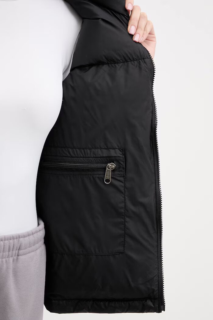 The North Face Пухен елек 1997 RETRO NUPTSE в черно зимен модел NF0A3XEPGOF1