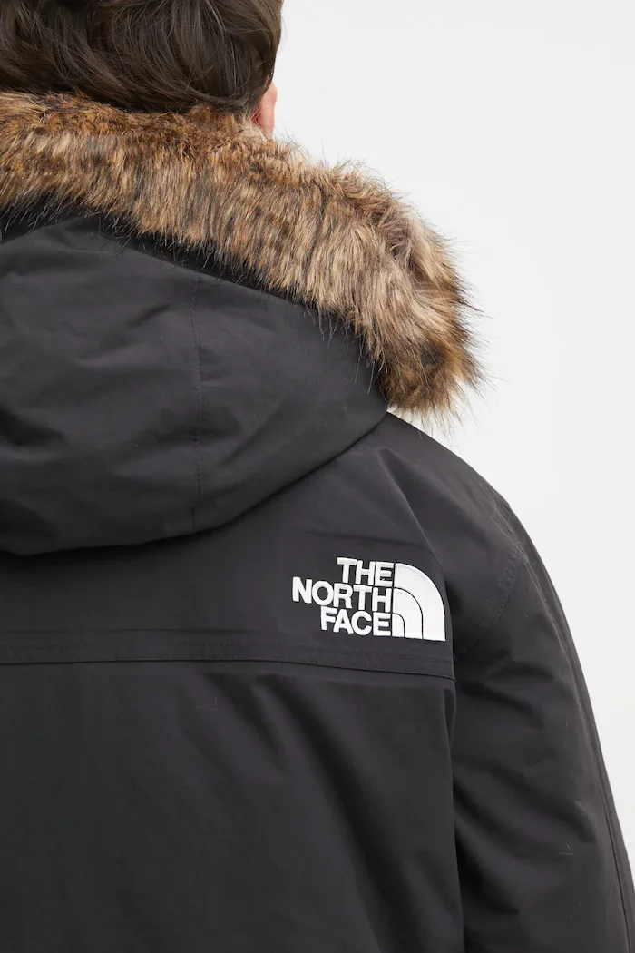 The North Face Пухено яке McMurdo в черно зимен модел NF0A5GJFKX71