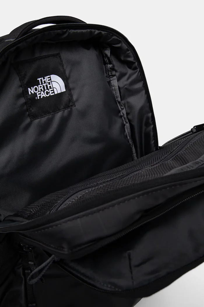 The North Face Раница Base Camp Voyager в черно голям размер с изчистен дизайн NF0A81DMKT01