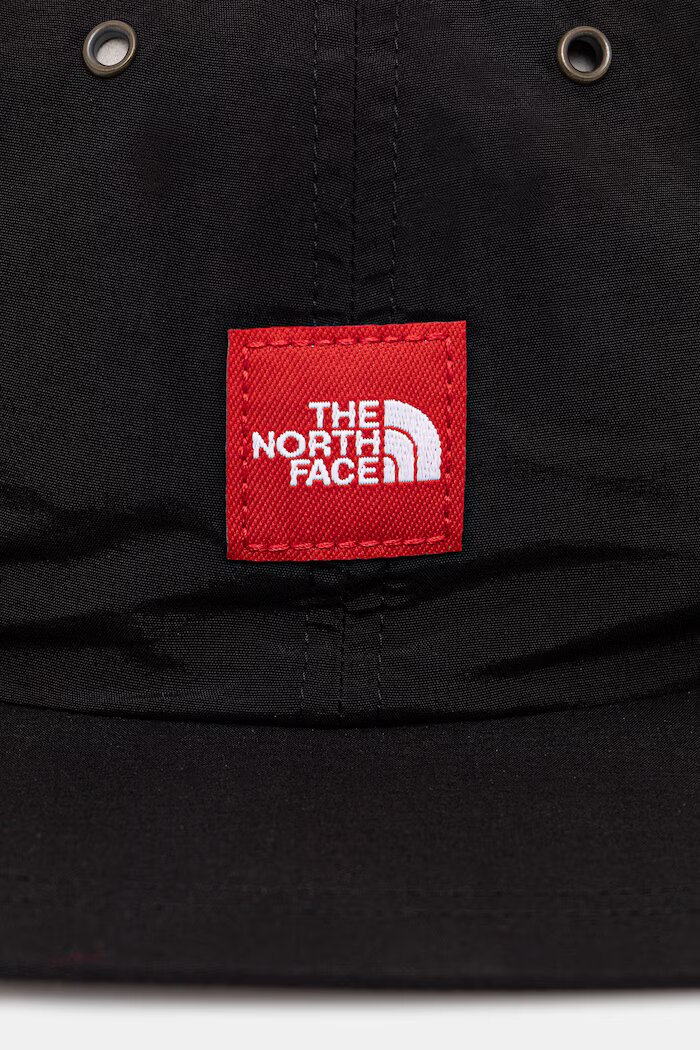 The North Face Шапка с козирка Redbox в черно NF0A8EG7JK31