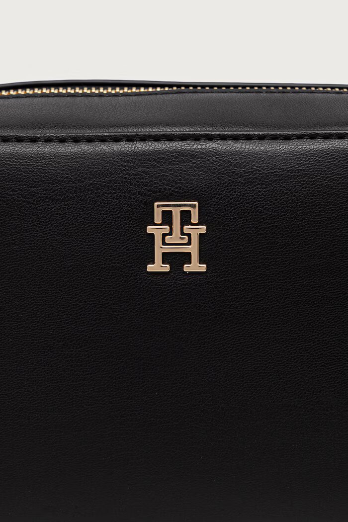 Tommy Hilfiger чанта crossbody дамска от имитация на кожа черна AW0AW19060