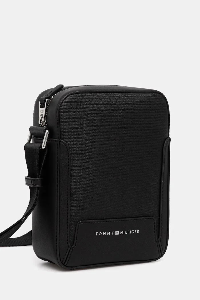 Tommy Hilfiger Чанта през рамо в черно AM0AM13638