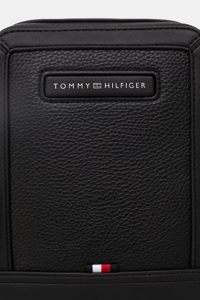 Tommy Hilfiger Чанта през рамо в черно AM0AM14011