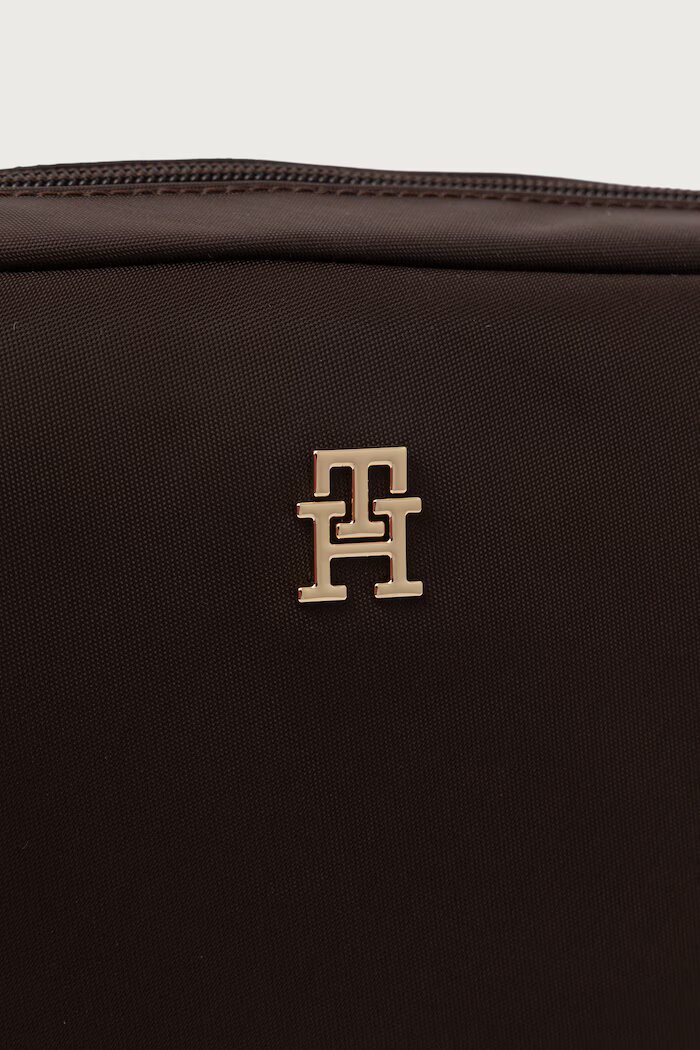 Tommy Hilfiger чанта с регулируема дръжка дамска кафява AW0AW17704