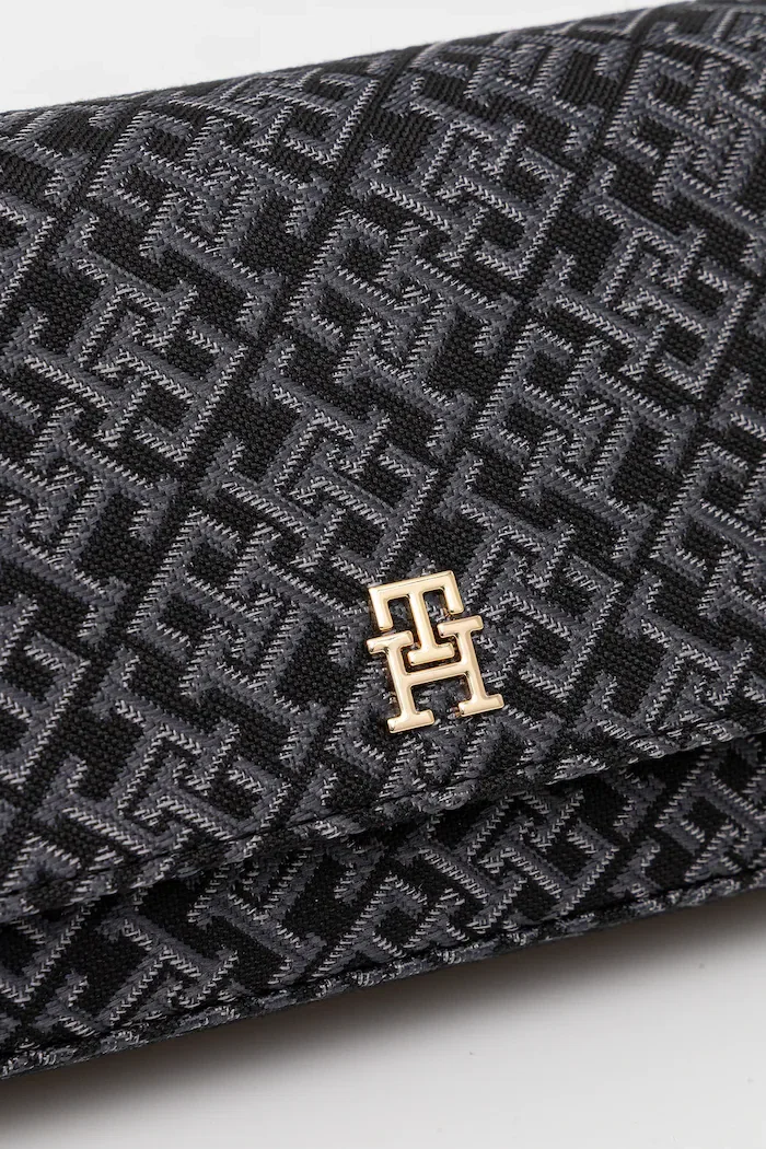Tommy Hilfiger Чанта в черно AW0AW17942