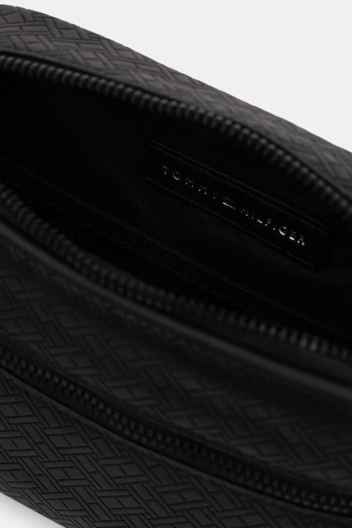 Tommy Hilfiger чанта за рамо мъжка от имитация на кожа черна AM0AM14192