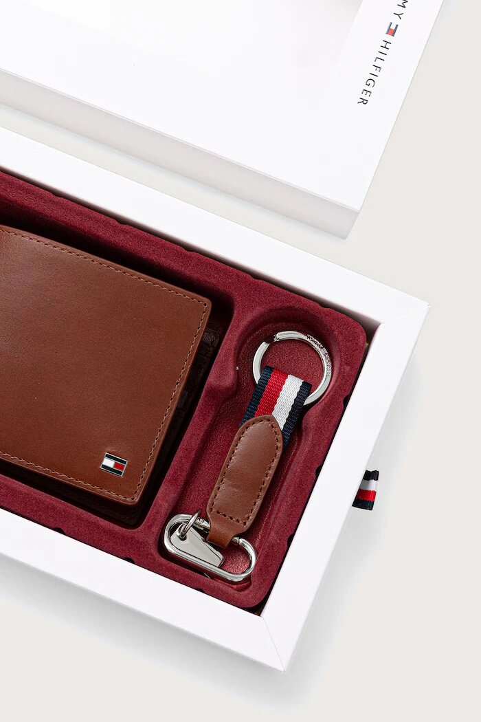 Tommy Hilfiger комплект портфейл и ключодържател мъжки от кожа кафяв AM0AM14805