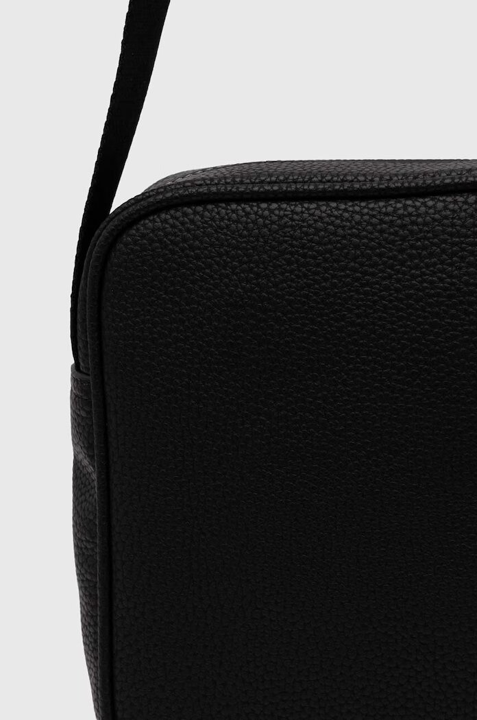 Tommy Hilfiger Кожена чанта през рамо в черно AM0AM09504