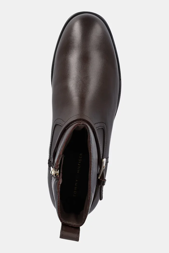 Tommy Hilfiger Кожени боти TH BUCKLE RIDING LEATHER BOOTIE в кафяво с равна подметка FW0FW08781
