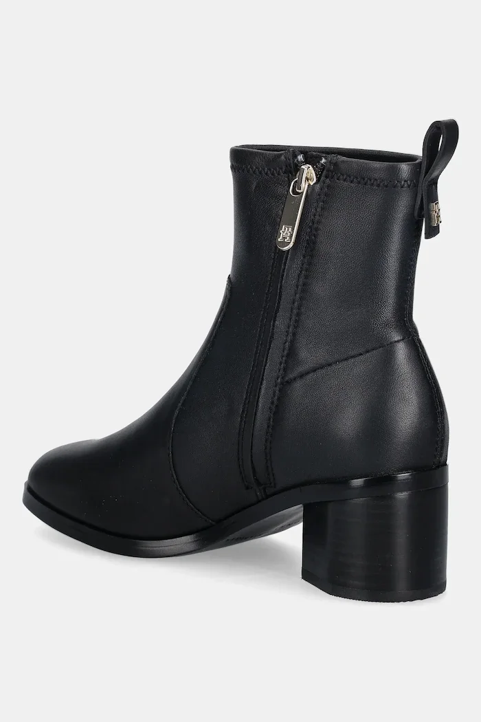 Tommy Hilfiger Кожени боти TH STRETCH LEATHER BOOTIE в черно с дебел ток FW0FW08860