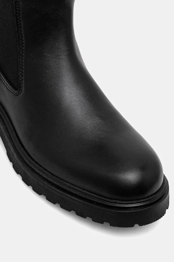 Tommy Hilfiger Кожени ботуши TH LTHR CLEATED LONG BOOT в черно с равна подметка FW0FW08985