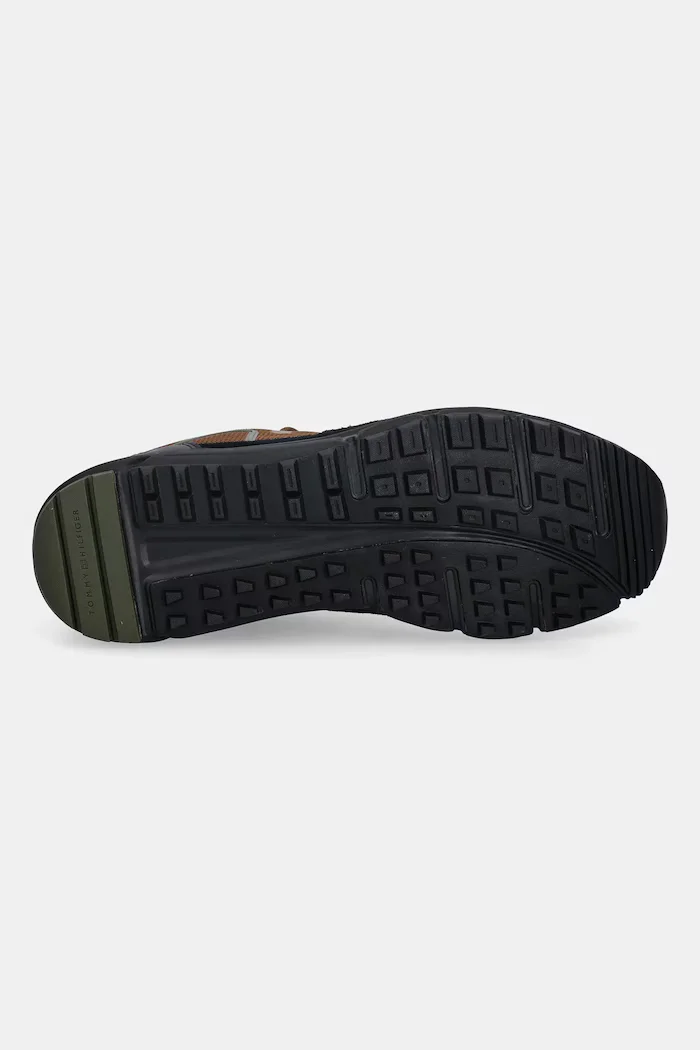 Tommy Hilfiger Маратонки OUTDOOR SNEAKER TECH SUEDE WPM в кафяво FM0FM05723