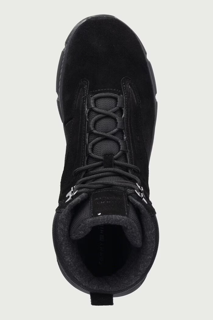 Tommy Hilfiger обувки мъжки от велур SDE WARM HYBRID CHUKKA черни FM0FM06085