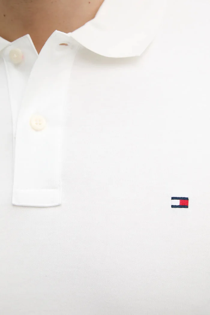 Tommy Hilfiger Памучна тениска с яка в бяло с апликация MW0MW41612