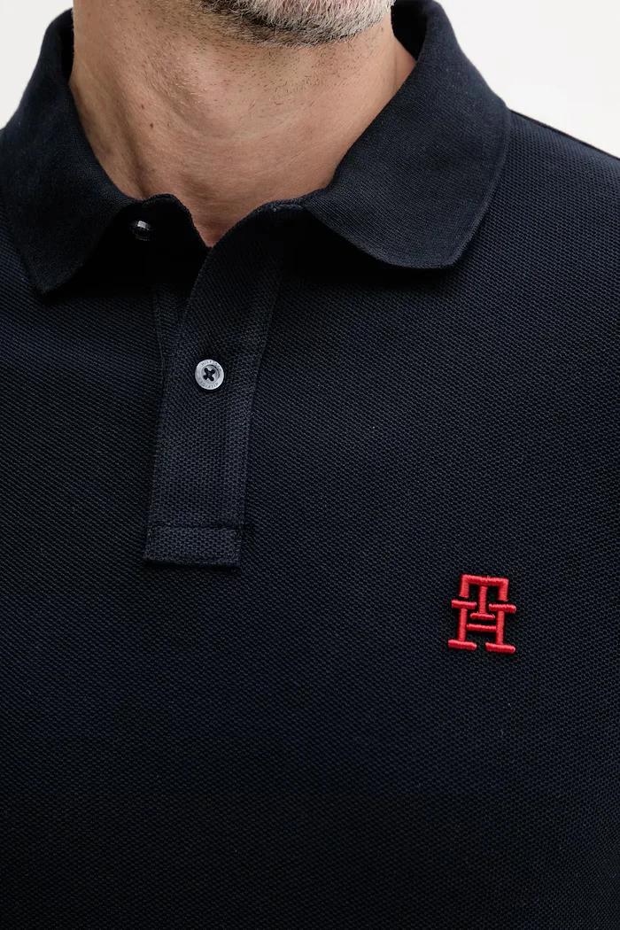 Tommy Hilfiger Памучна тениска с яка в тъмносиньо с апликация MW0MW33167