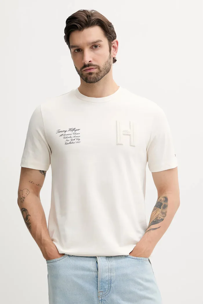 Tommy Hilfiger Памучна тениска в бежово с апликация MW0MW39364