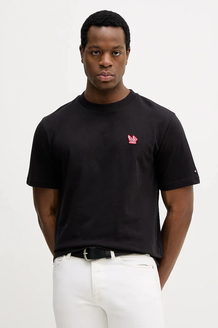 Tommy Hilfiger Памучна тениска в черно с апликация MW0MW41468