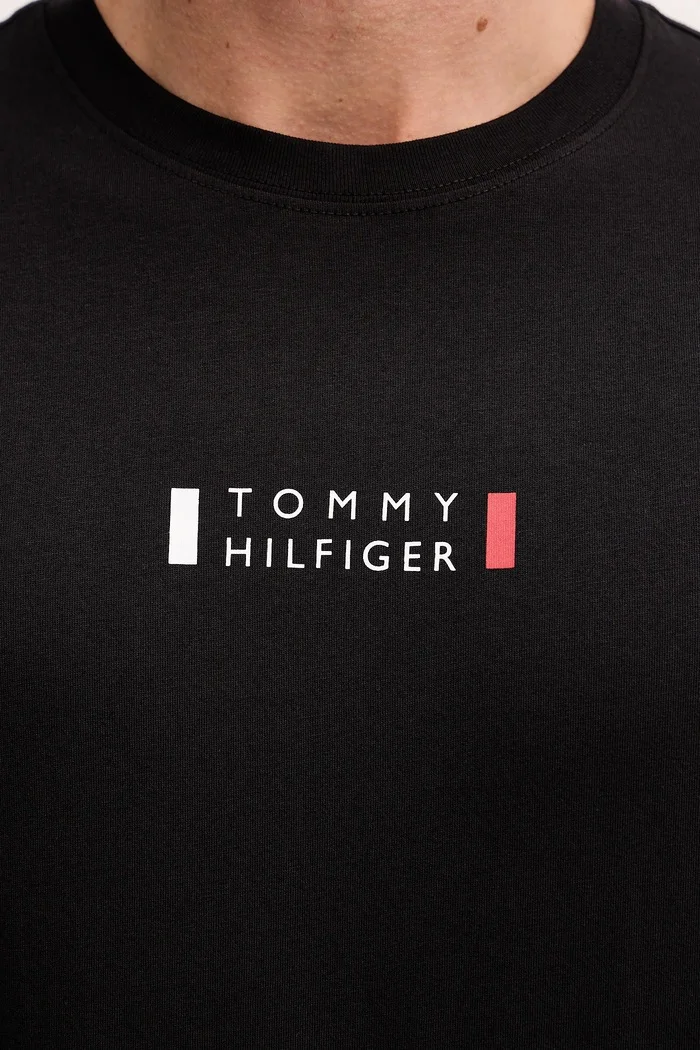 Tommy Hilfiger Памучна тениска в черно с принт MW0MW41453