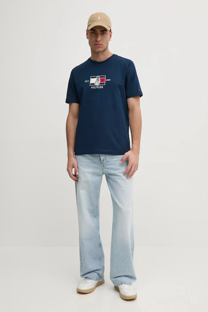 Tommy Hilfiger Памучна тениска в тъмносиньо с апликация MW0MW38628