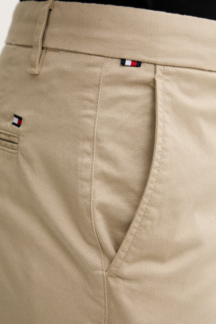 Tommy Hilfiger панталон чино мъжки от памук с еластан бежов MW0MW41923