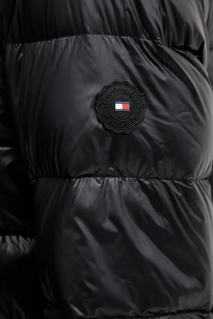 Tommy Hilfiger Пухено яке в черно преходен модел WW0WW47355