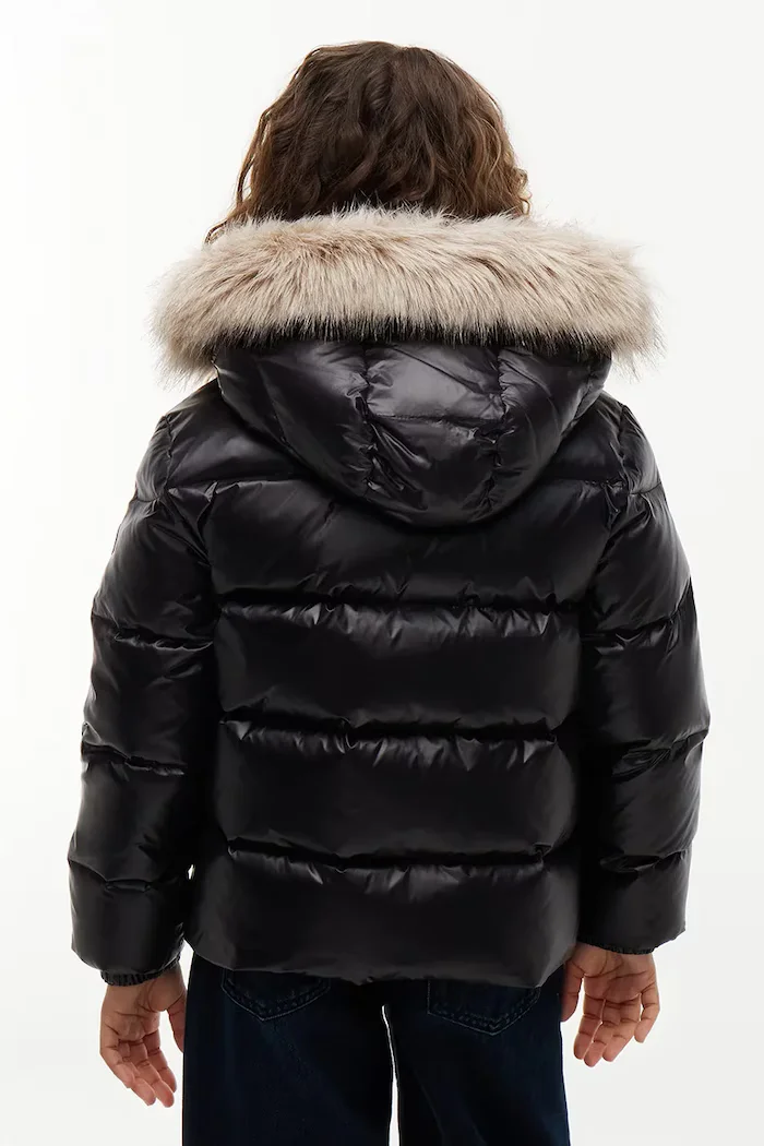 Tommy Hilfiger пухено яке за деца черно KG0KG09673