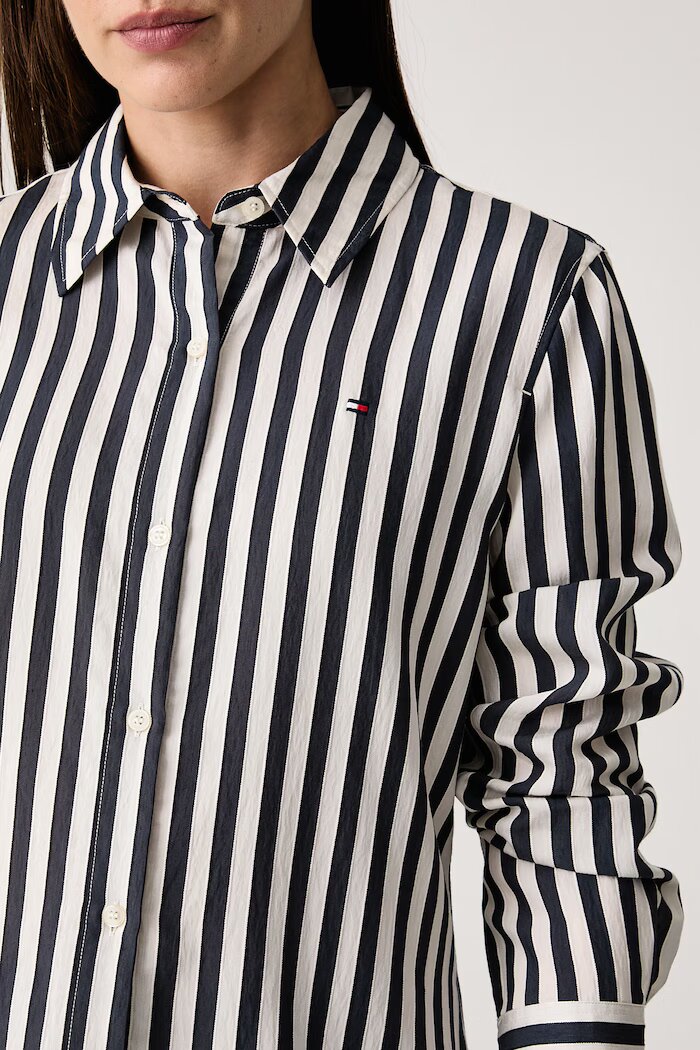Tommy Hilfiger риза дамска с вискоза тъмносиня на райе WW0WW52927