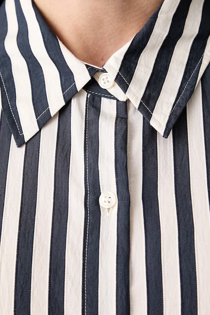 Tommy Hilfiger риза дамска с вискоза тъмносиня на райе WW0WW52927